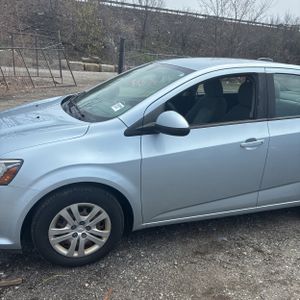CHEVROLET SONIC LS AUTO - 2