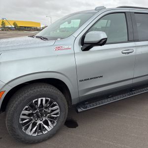 CHEVROLET SUBURBAN - 2