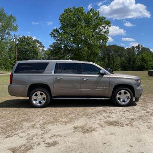 CHEVROLET SUBURBAN PREMIER - 10