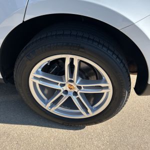 صورة 18 لـ 2018 Porsche MACAN BASE