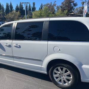 CHRYSLER TOWN AND COUNTRY TOURING - 6