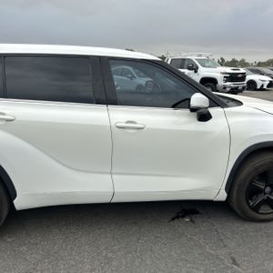 صورة 11 لـ 2021 Toyota HIGHLANDER L