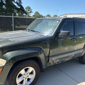 2011 JEEP LIBERTY SPORT 照片 2