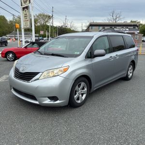TOYOTA SIENNA - 1