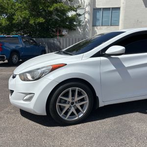 HYUNDAI ELANTRA GLS - 2