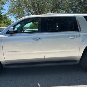 CHEVROLET SUBURBAN LT - 3