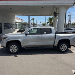 2026 Toyota TACOMA SR5 — фото 3