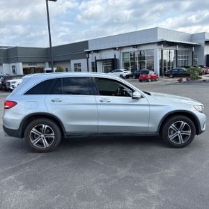 MERCEDES-BENZ GLC - 10