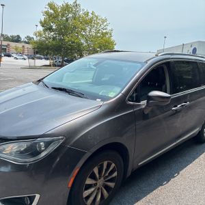 2019 Chrysler PACIFICA TOURING L photo 2
