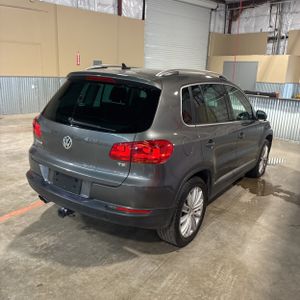 VOLKSWAGEN TIGUAN 2.0T S - 6