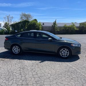 FORD FUSION SE - 10