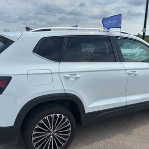 VOLKSWAGEN TAOS SE - 8