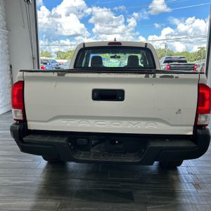 صورة 6 لـ 2017 Toyota TACOMA SR
