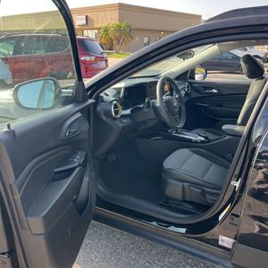 2025 Chevrolet TRAX LT thumbnail 32