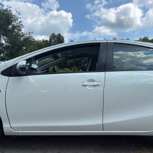 2014 Toyota PRIUS C TWO — фото 4
