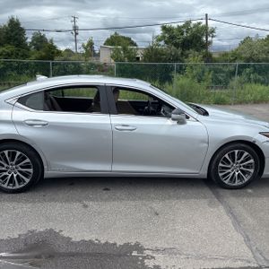 صورة مصغرة 11 لـ 2019 Lexus ES 300H BASE