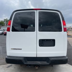 CHEVROLET EXPRESS LS 3500 - 7