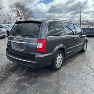 CHRYSLER TOWN AND COUNTRY TOURING - 8