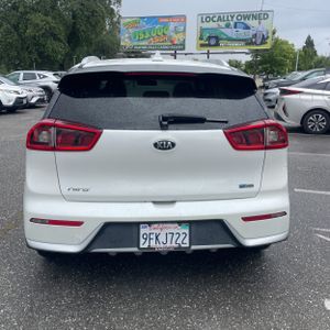 KIA NIRO LX - 7