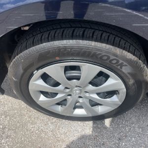 2026 Toyota COROLLA LE thumbnail 17