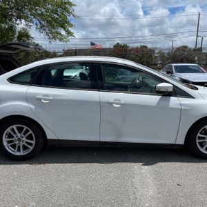 FORD FOCUS SE - 10