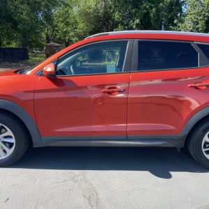 HYUNDAI TUCSON SE - 4