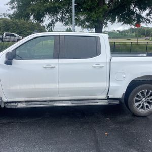 2023 Chevrolet SILVERADO 1500 RST 照片 4