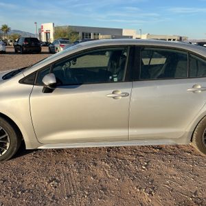 2021 Toyota COROLLA LE photo 4