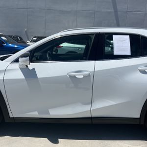 صورة 4 لـ 2026 Lexus UX 300H BASE