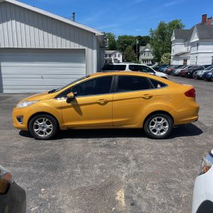FORD FIESTA SEL - 3