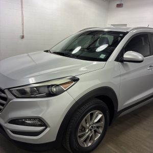 HYUNDAI TUCSON SE - 2