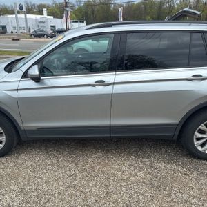 VOLKSWAGEN TIGUAN S - 4