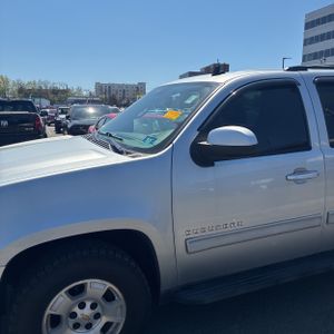 CHEVROLET SUBURBAN LT - 2