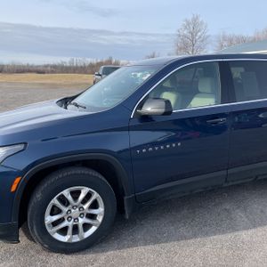 CHEVROLET TRAVERSE LS - 2