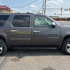 2011 Chevrolet SUBURBAN LS 照片 11