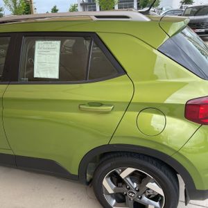 HYUNDAI VENUE SEL - 4