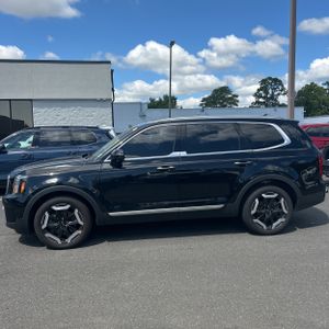 2024 KIA TELLURIDE S photo 3