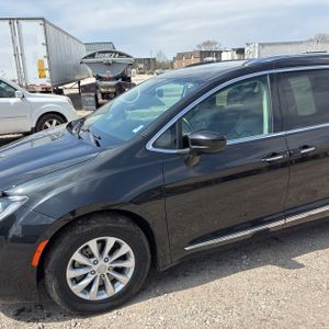 CHRYSLER PACIFICA TOURING L - 2