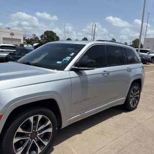 2022 JEEP GRAND CHEROKEE OVERLAND — фото 2