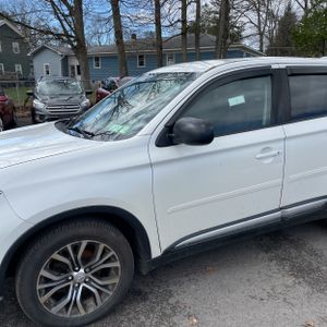 MITSUBISHI OUTLANDER ES - 2