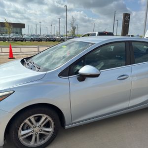 2017 Chevrolet CRUZE LT AUTO — фото 2