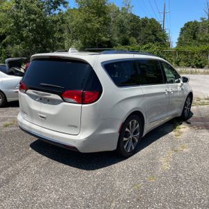 صورة 8 لـ 2017 Chrysler PACIFICA LIMITED