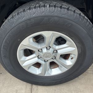 2019 Toyota 4RUNNER SR5 — миниатюра 18