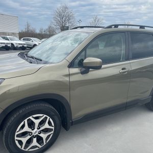 SUBARU FORESTER PREMIUM - 2