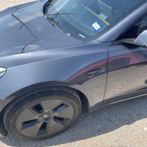 TESLA MODEL 3 BASE - 2