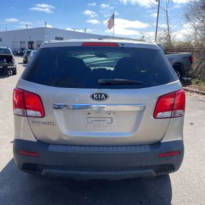 KIA SORENTO LX - 7