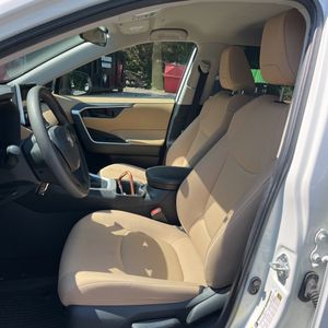 2023 Toyota RAV4 LE — миниатюра 32