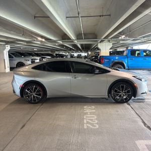 صورة 10 لـ 2025 Toyota PRIUS XLE