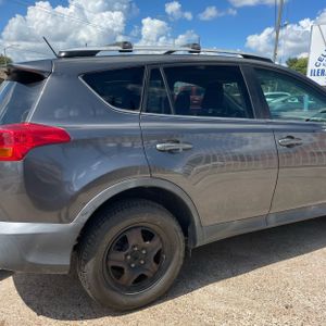 2015 Toyota RAV4 LE — фото 9