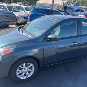 2017 Nissan VERSA SV photo 2